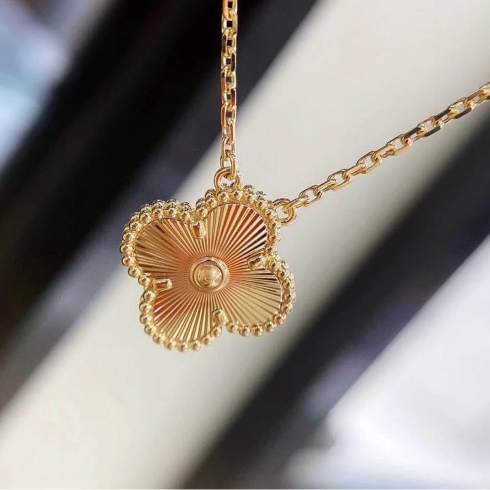 18k gold plated 925 silver Elegant Gold Flower Pendant Necklace